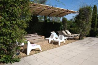 Air-conditioned Provençal farmhouse with private pool, view magnificent, located in Lagnes, close Isle S/Sorgue, 9 people - 2