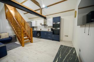 The Den On A Beautiful Farm Near Cannock Chase By StayStaycations - Rugeley - 5