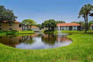Luxury 2 bed and 2bath Lakefront Condo Near IMG and Anna Maria Island - Bradenton - 9