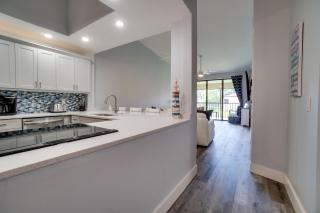 Luxury 2 bed and 2bath Lakefront Condo Near IMG and Anna Maria Island - Bradenton - 1