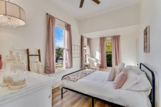 The Stanton Residence - Chic and Cozy Classic near Downtown - 3