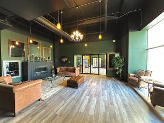 Group-Friendly 2BR with Optional Parking and Gym Access Near McCormick Place and Soldier Field - 1