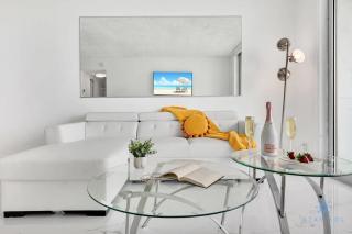 Special Offer - Balcony - Beachfront Condo - Gym - 5