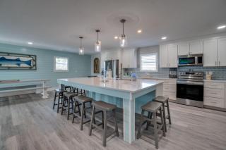 Grand Island Oasis, Pool Spa Roof Top Deck & So Much More Sleeps 18 - Bradenton Beach - 1