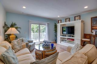 Pet Friendly Home with Heated Pool & Spa - Holmes Beach - 7