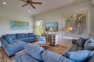Golf Cart Included, Close to Beach, Pool Slide Spa, Elevator - Bradenton Beach - 4