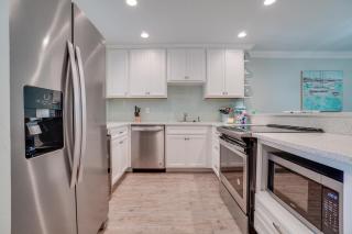 Runaway Bay 201 - New Vacation Rental Fully Refurbished 2018 - Bradenton Beach - 9
