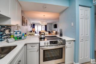 Sea Life at Runaway Bay is a Stunning Updated Condo Within Steps to the Beach - Bradenton Beach - 5