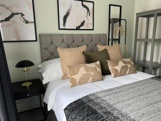 Stunning Manchester City Home + Free Parking - 9
