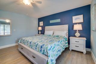 Sea Life at Runaway Bay is a Stunning Updated Condo Within Steps to the Beach - Bradenton Beach - 1