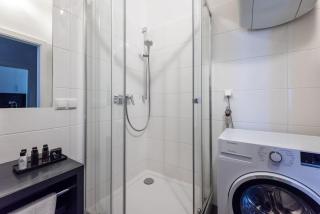 Pristine 1BR Steps from City by HM - Wenen - 4