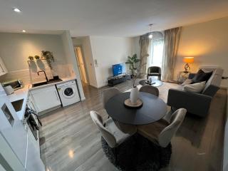 Stunning Manchester City Home + Free Parking - 8