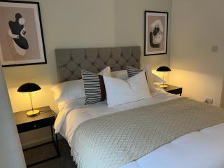 Stunning Manchester City Home + Free Parking - 5