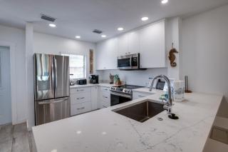 Enjoy Sunset Views From 2 Private Balconies - Bradenton Beach - 6