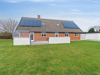 Holiday Home Josie - 700m from the sea by Interhome - Neksø - 0