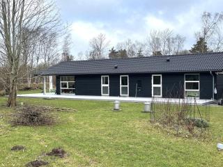 Holiday Home Anett - 375m from the sea by Interhome - 5