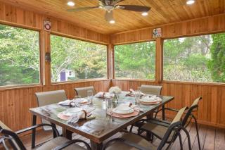 Screened in porch and fantastic game room - Wellfleet - 9