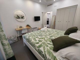 Sorrento Garden Room - 6