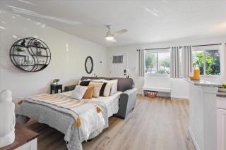 The YinYang - King Bed , Workspace , Full Kitchen - 2
