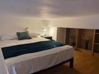 Portobello Road Artistic Studios 'BUDGET' - London - 8