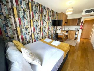 Portobello Road Artistic Studios 'BUDGET' - London - 6