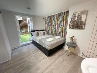 Portobello Road Artistic Studios 'BUDGET' - London - 5