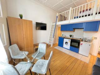 Portobello Road Artistic Studios 'BUDGET' - 4