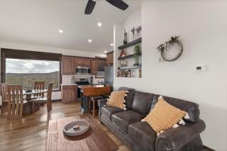 Red Canyon Casita-Brand New, Views, Hot Tub, Near Zion & Bryce - Orderville - 6