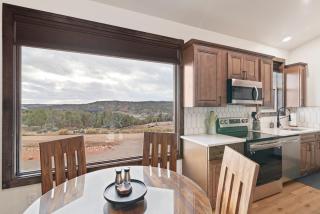 Red Canyon Casita-Brand New, Views, Hot Tub, Near Zion & Bryce - Orderville - 2