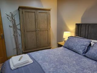 White O'Morn Cabin - Newry - 8