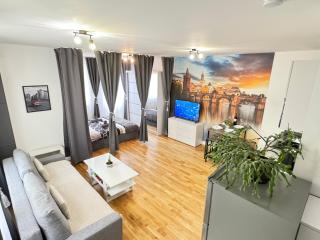 New modern-style apartment with balcony in the Prague 2 - Praga - 2