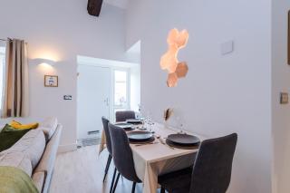 Number 21: A Breathtaking Chester Cottage with Parking - Mollington - 1