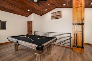 Sage Meadow Retreat-Brand New: Hot Tub, Pool Table, Shuffleboard - Orderville - 2