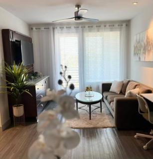 In the heart of Vegas luxury 2B2B sleeps 6 - 8