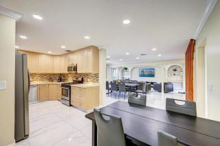 Tropical Oasis 6BR and 4BA Villa Near Beach - Hollywood - 6