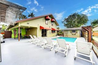 Tropical Oasis 6BR and 4BA Villa Near Beach - Hollywood - 9