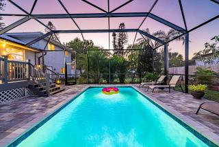 The Farm House! Spacious private pool home with grill and fully stocked kitchen! - Bradenton - 7