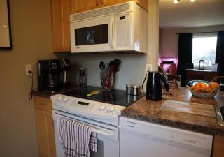 A Cozy - Spacious Urban Retreat - Child / Pet Friendly - Lethbridge - 3