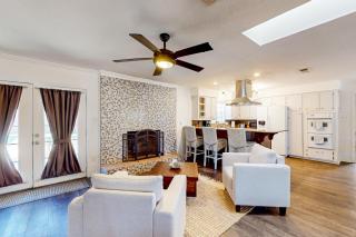 Home with Private Pool and Spacious Yard - 7