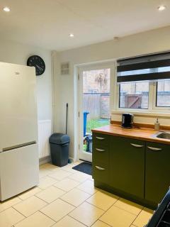 Entire 5 Bedroom House, Fast Wi-FI, Free Parking - Cambridge - 4