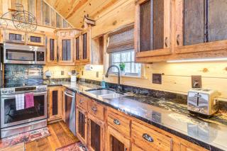 Dog-Friendly Cabin with Fire Pit and Hot Tub! - Murphy - 2