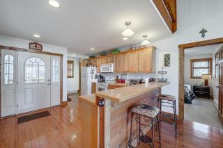 1 Mi to Beech Mtn Ski Resort Cabin with Fire Pit - Beech Mountain - 4