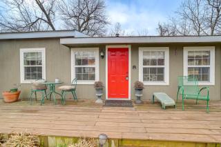 Historic Cabin with Yard 1 Mi to Lake Spavinaw! - Spavinaw - 9
