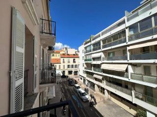 A025-Appartement 2 chambres - carré d'Or-hyper centre Cannes - Cannes - 9