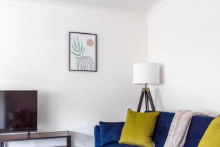 3 BDR House By Caledonia Luxe Stays Short Lets & Serviced Accommodation Glasgow - 7