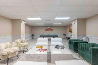 Exuberant King Bed Near EWR w/ Gym & Parking - Newark - 8