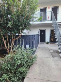 A quiet unit overlooking a reserve - 9