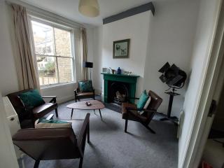 Large Serene Victorian Abode in Central London - 3