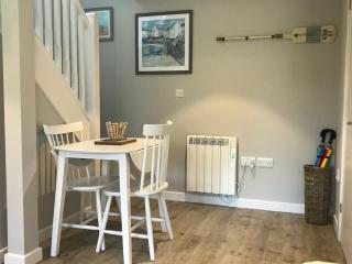 The Hut- Private 1 Bed Guesthouse in Lymington Town Centre, garden & parking - Lymington - 2