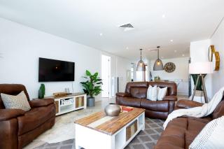 Stylish Penthouse Beacon Rock 321 with Inverter - Durban - 9